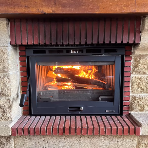 Installation de insert à bois par L'Artisan du feuinsert à bois